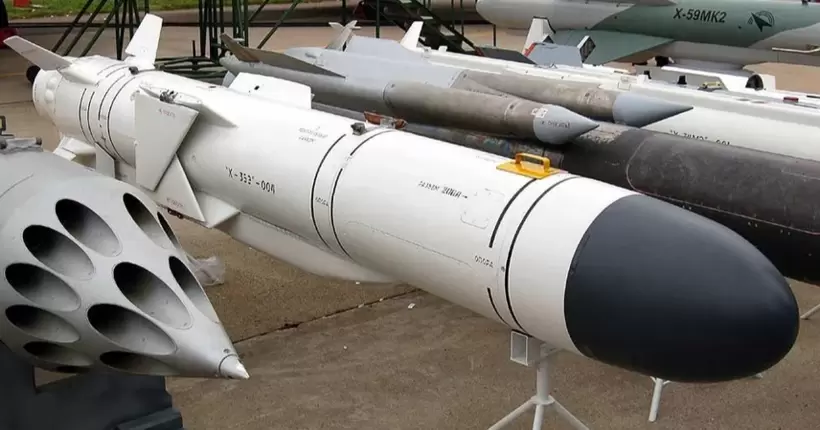 Нова ракетна загроза для Києва: рф стягнула ракетонісії до північного кордону