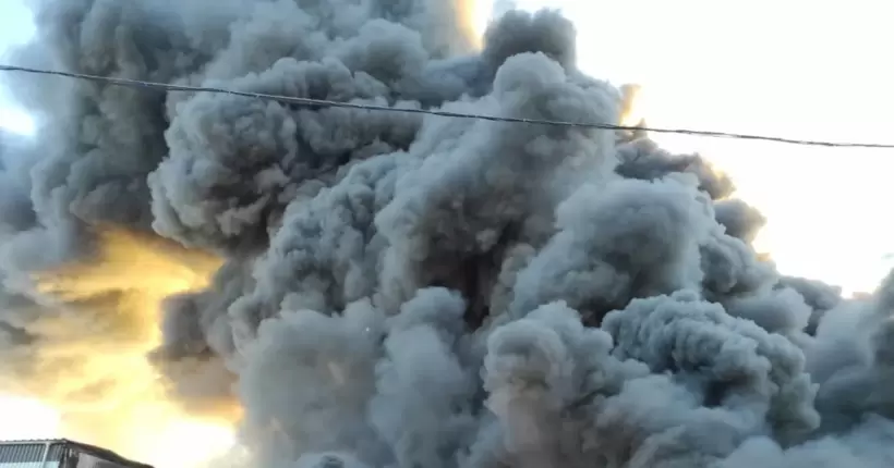 У Москві спалахнув ремонтно-машинний завод (фото та відео)