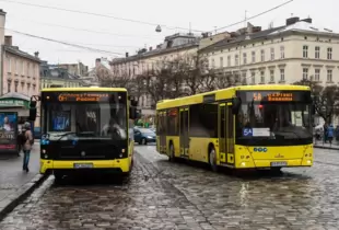 У Львові після нічної атаки змінювали маршрути міського транспорту