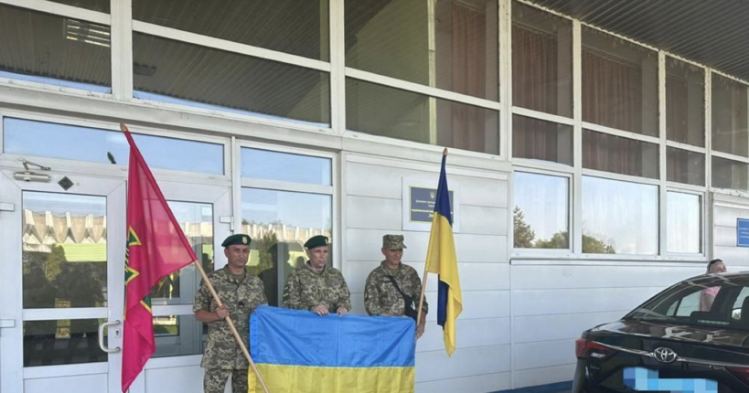 Україна повернула з Угорщини трьох військовополонених, - МЗС