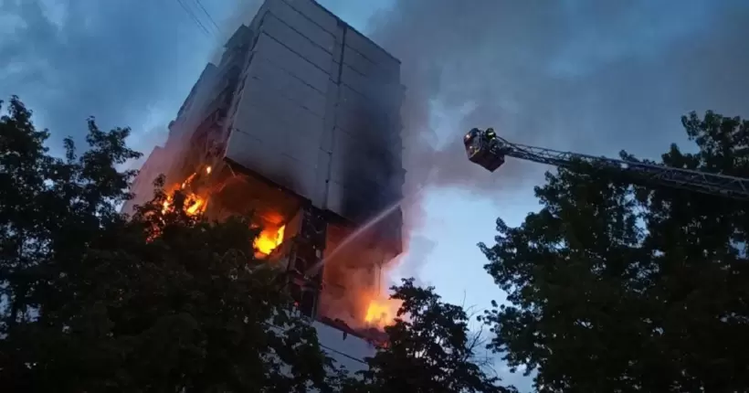 Вибух у київській багатоповерхівці: під завалами виявили тіло людини