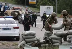 Москва готується до облоги: до столиці рф стягують військову техніку