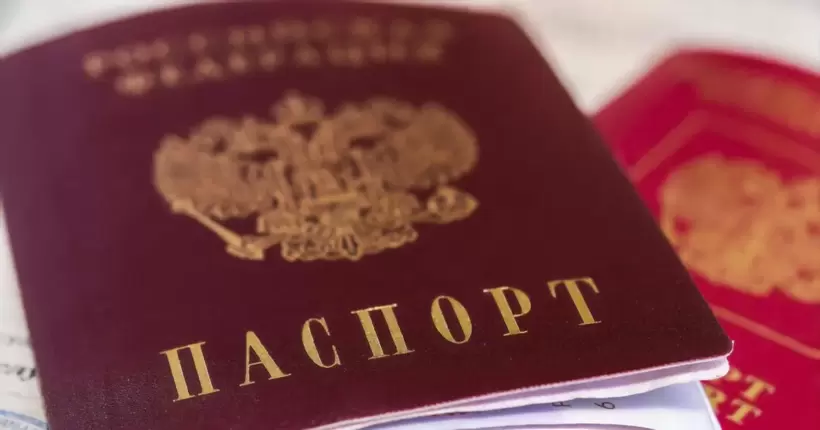 Окупанти на ТОТ обіцяють гроші за оформлення російських паспортів дітям