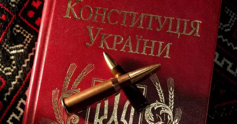 Українській Конституції 27 років: вірші, привітання й листівки з нагоди важливого свята