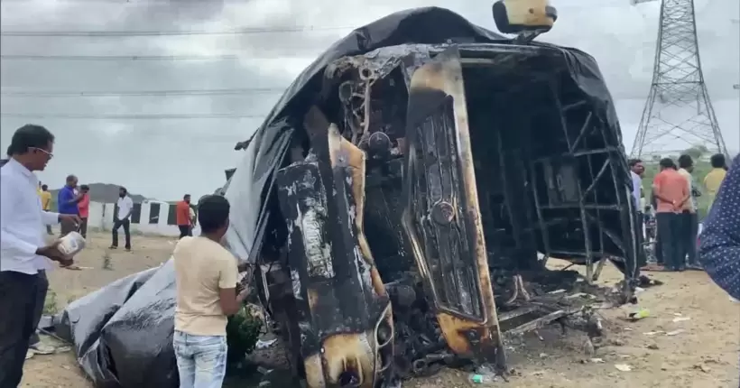 В Індії загорівся туристичний автобус: загинуло щонайменше 25 людей