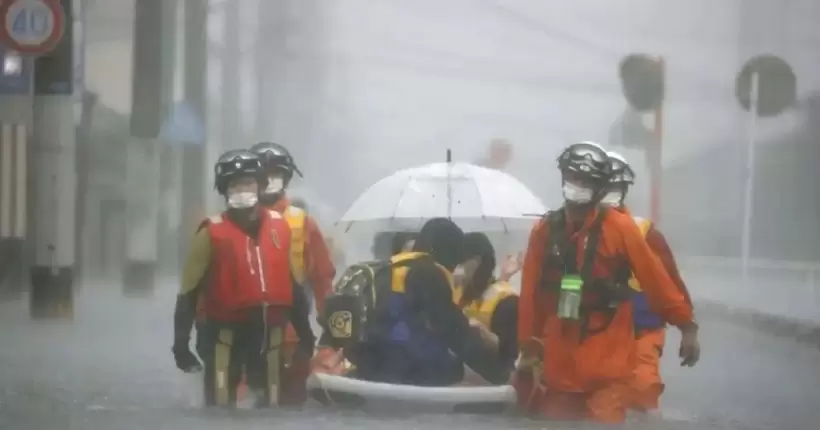 Влада Японії через зливи готує до евакуації мільйонів осіб