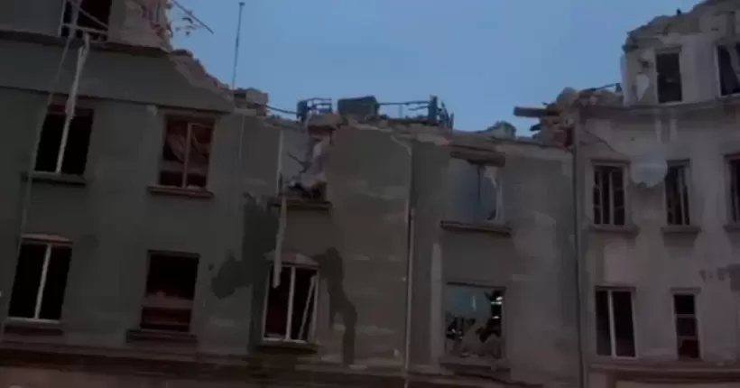 У Львові російська ракета влучила у житловий будинок, є загиблі та поранені. Відео