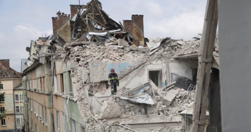 Ракетний удар по Львову: рятувальники знайшли тіло ще однієї жертви