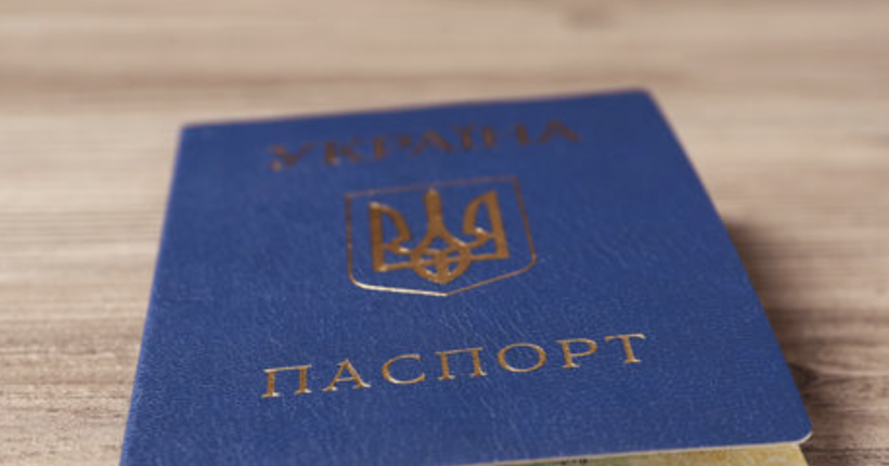 Карантин скасовано: українцям нагадали про необхідність оновити фото у паспортах