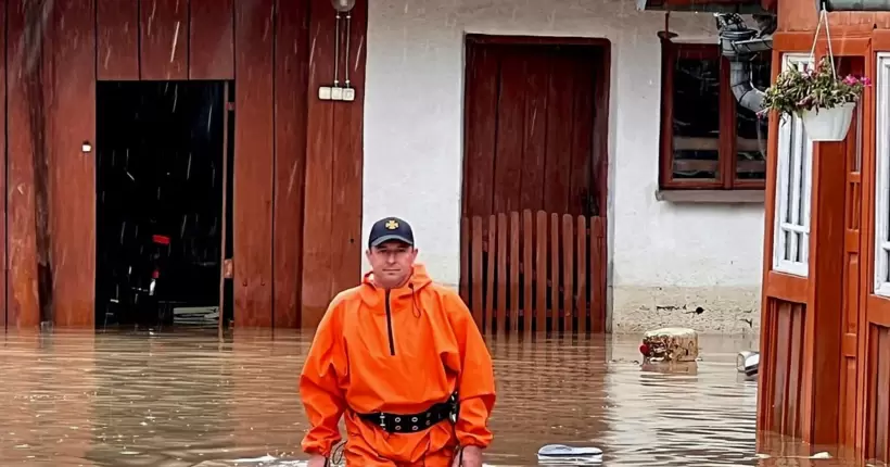 На Прикарпатті через зливу затопило 600 будинків
