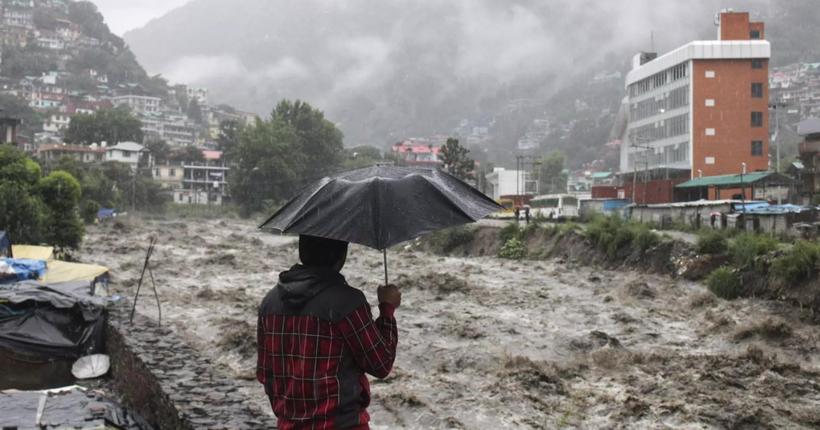 Як не аномальна спека, так повінь: велика вода забрала життя понад 40 людей на півночі Індії