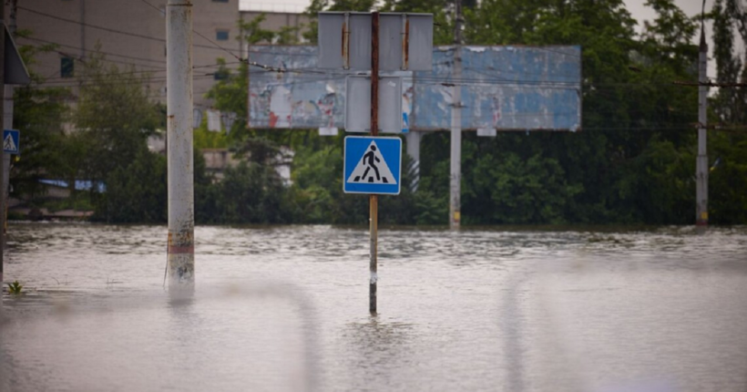 Катастрофа на Каховській ГЕС: херсонці продовжують розчищати оселі від наслідків затоплення