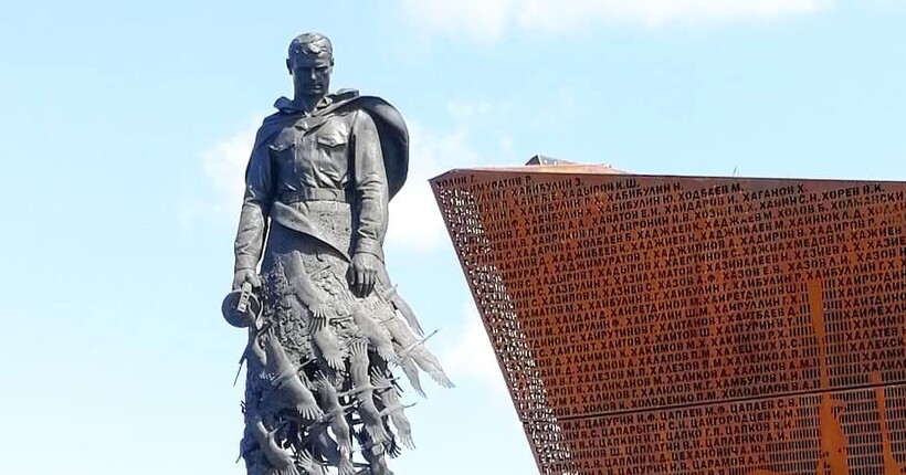 В Ірпені демонтували пам’ятник радянському солдату (фото)