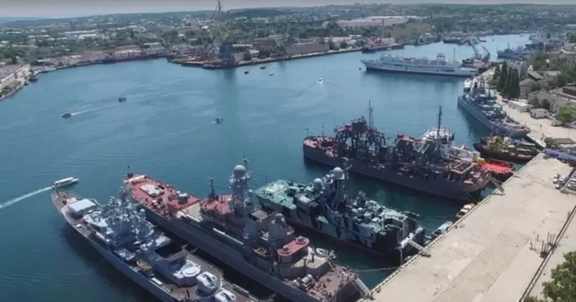 В окупованому Севастополі від ночі лунають вибухи: у ВМС ЗСУ прокоментували