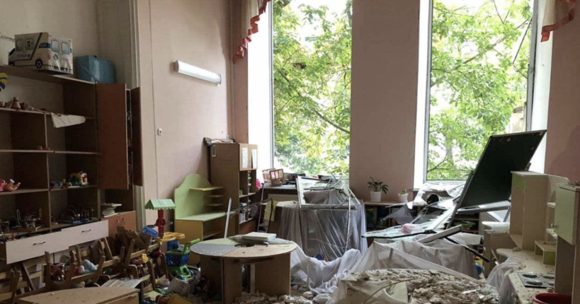В Одесі внаслідок ракетної атаки рф пошкоджені п'ять дитсадків та чотири школи. ФОТО