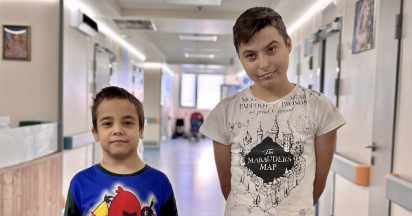 Двох хлопчиків, яким пересадили органи від найменшого донора в Україні, виписали з лікарні