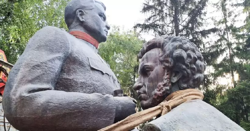 У Полтаві демонтували пам’ятники Ватутіну та Пушкіну (фото)