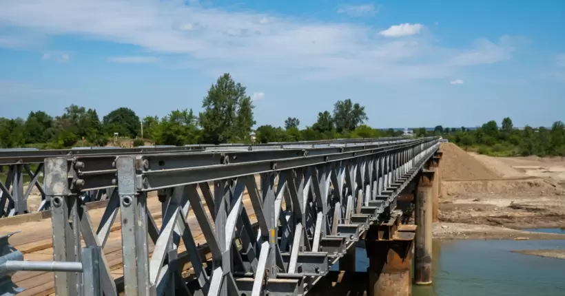 До кордону з Румунією відкрили найдовший тимчасовий міст