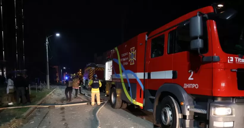 Зеленський повідомив також і про влучання терористів в будівлю СБУ