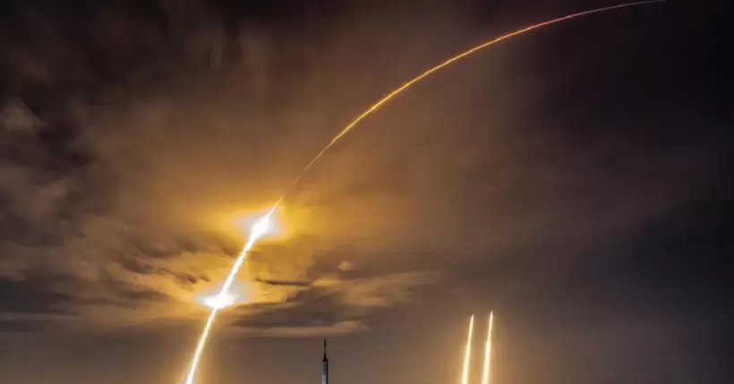 SpaceX запустила у космос найбільший у світі супутник. ВІДЕО