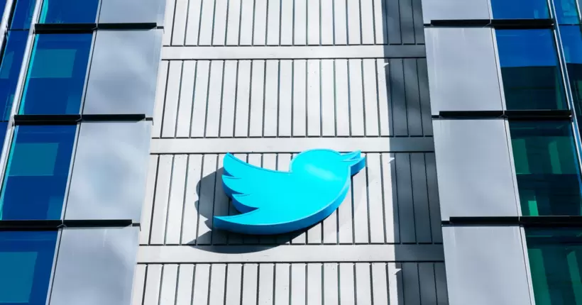 У США ведуть розслідування через величезний логотип на офісі Twitter