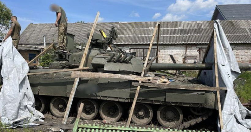 На Сумщині чоловік понад рік зберігав у себе на подвір'ї трофейний російський танк