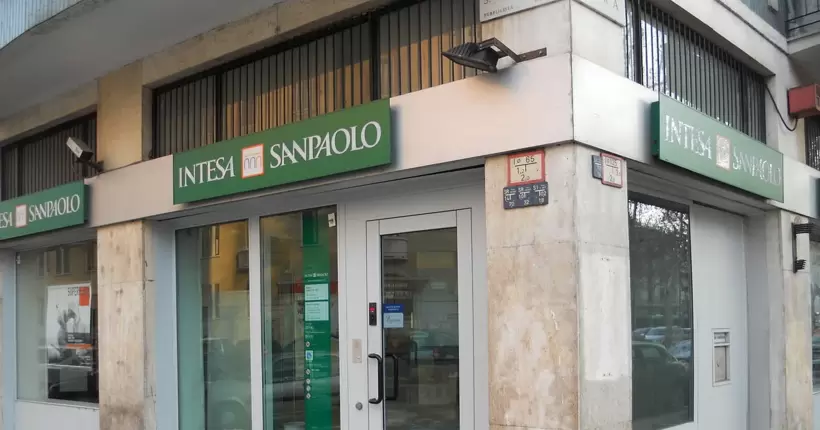 Найбільший італійський банк закриває представництво в рф