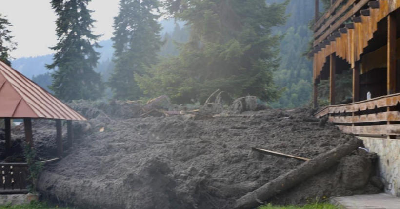 На курорті Шові у Грузії стався зсув ґрунту: загинули шість осіб, десятки людей продовжують шукати