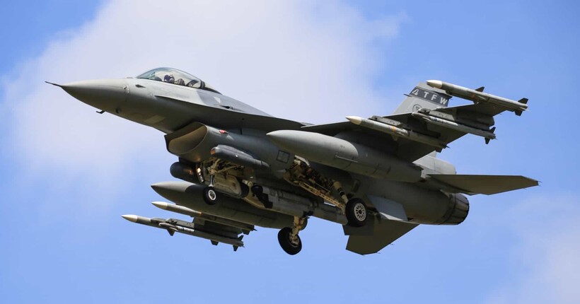 Перша група українських пілотів готова до навчань на винищувачах F-16, - Politico