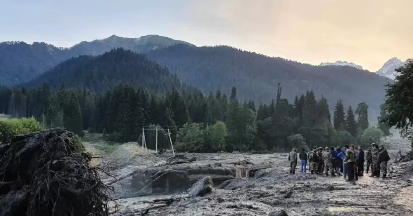 Зсув ґрунту в Грузії: кількість жертв збільшилась, пошук 20 зниклих триває
