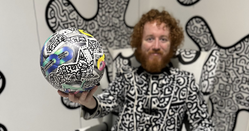 Це просто вау: на Game4Ukraine розіграють спеціальний м’яч від британського митця Mr. Doodle (фото)