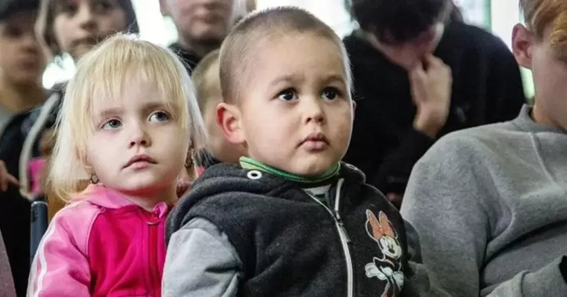 Росіяни вивезли дітей з Донеччини до військових таборів в росію