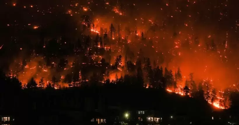 Лісові пожежі у Канаді: влада евакуює 35 тисяч осіб