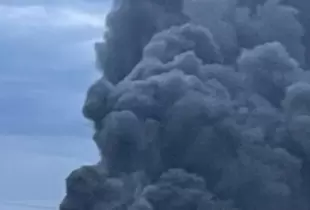 В окупованому Токмаку пролунали вибухи: спалахнула пожежа