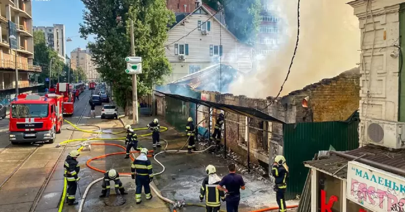 У центрі Києва сталася пожежа (фото та відео)