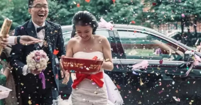 У Китаї молодятам виплачують грошовий бонус, якщо вік нареченої не перевищує 25 років