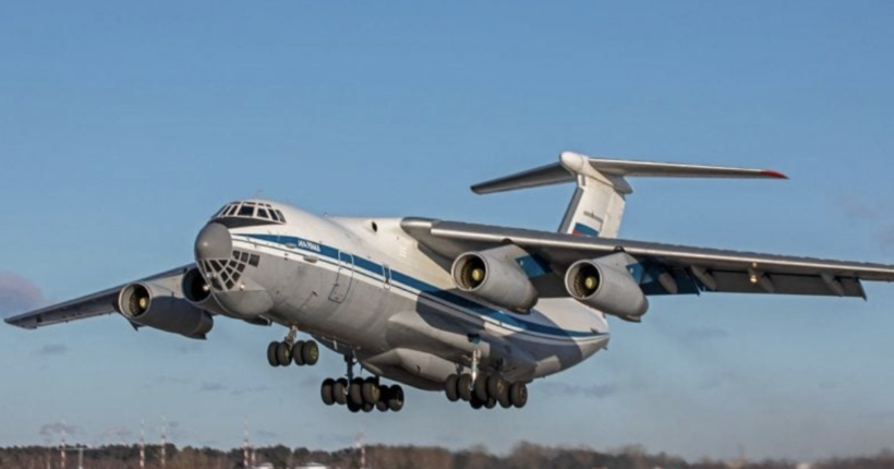 Експерт: рф за рік виробляє менше 10 літаків Іл-76, тому втрати на аеродромі у Пскові для них суттєві