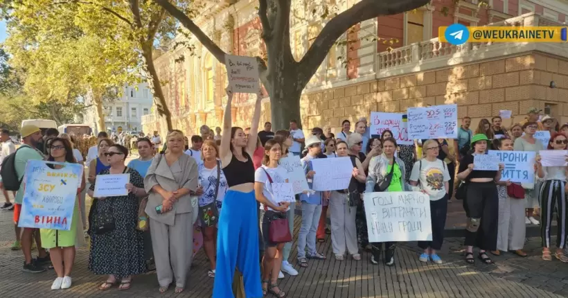 У день народження Одеси сотні містян вийшли на акцію протесту: подробиці (відео, фото)