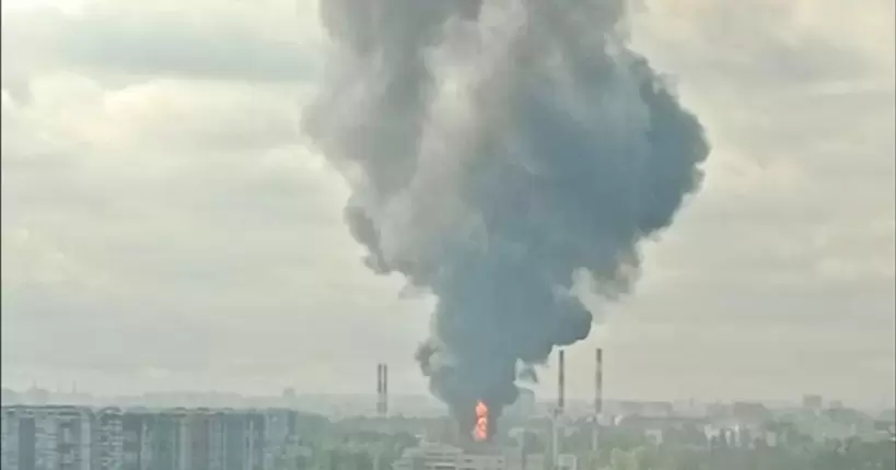 У Санкт-Петербурзі спалахнула пожежа на нафтобазі (відео)