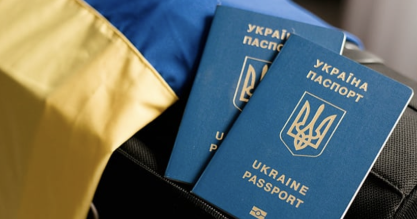 Ніхто не сховається: експерт нагадав ухилянтам за кордоном, що термін дії їхніх паспортів колись закінчиться