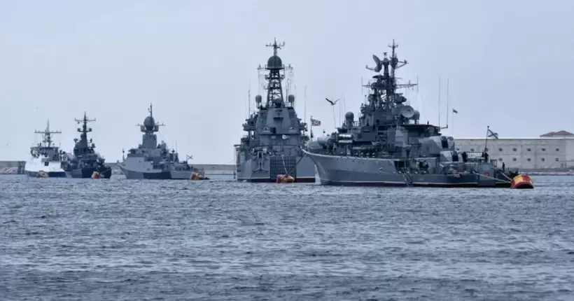 росія тримає у Чорному морі 15 кораблів, серед них є ракетоносій
