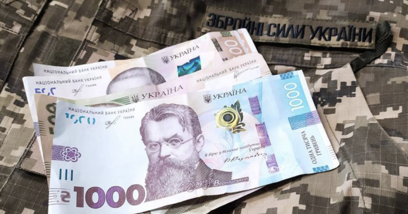На Хмельниччині експосадовиця банку ошукала родини загиблих військових на 5,5 млн грн: подробиці