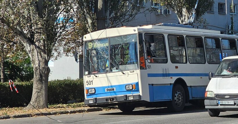 Двоє загиблих внаслідок обстрілу заводу та тролейбусу в Херсоні: в ОВА розповіли подробиці