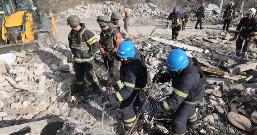 Ракетний удар по селу Гроза: в ДСНС заявили про завершення рятувальних робіт (фото)