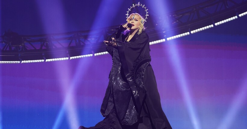 Мадонна на концерті загорнулася у прапор України (відео)