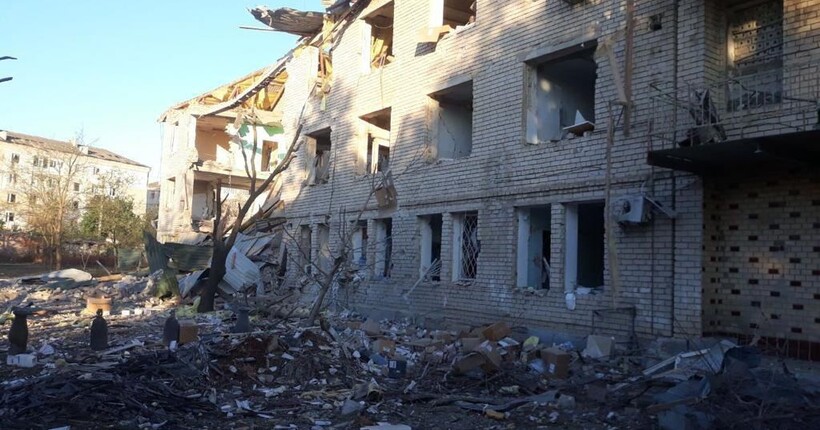 Росіяни вночі били по Херсонщині: пошкоджена місцева лікарня, — ОВА