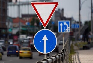 Водіям на замітку: Кабмін оновив правила дорожнього руху