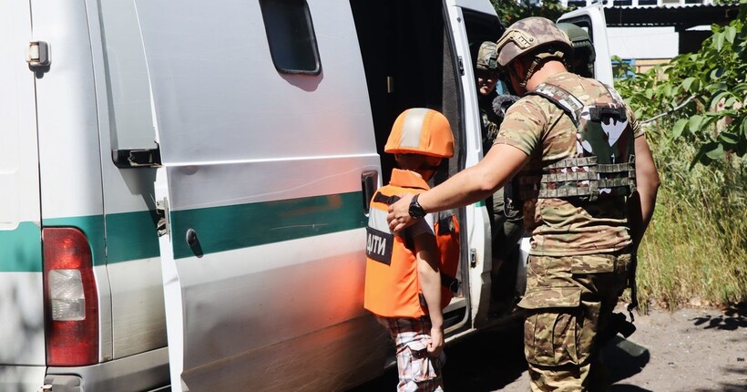 Понад тисяча дітей підлягають примусовій евакуації на Донеччині та Херсонщині