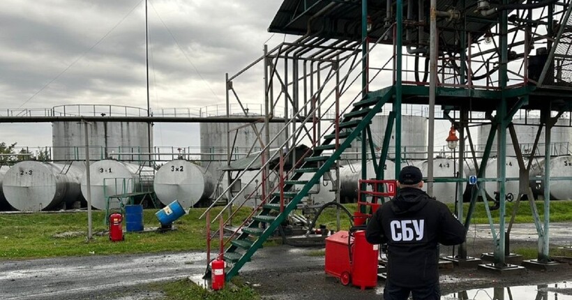 На Закарпатті правоохоронці викрили підпільний нафтопереробний завод