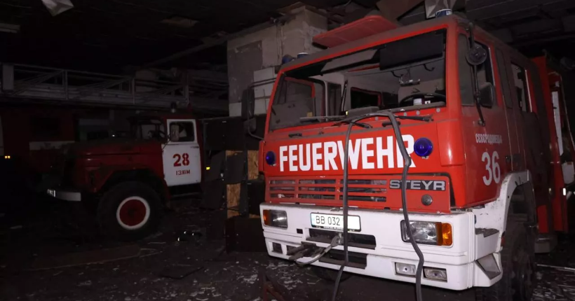Вночі росіяни вдарили по будівлі пожежної частини в Ізюмі